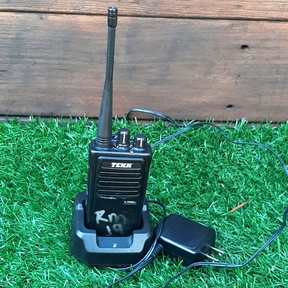 COPY - TEKK  X-700 UHF handheld portable radio - Picture 1 of 8